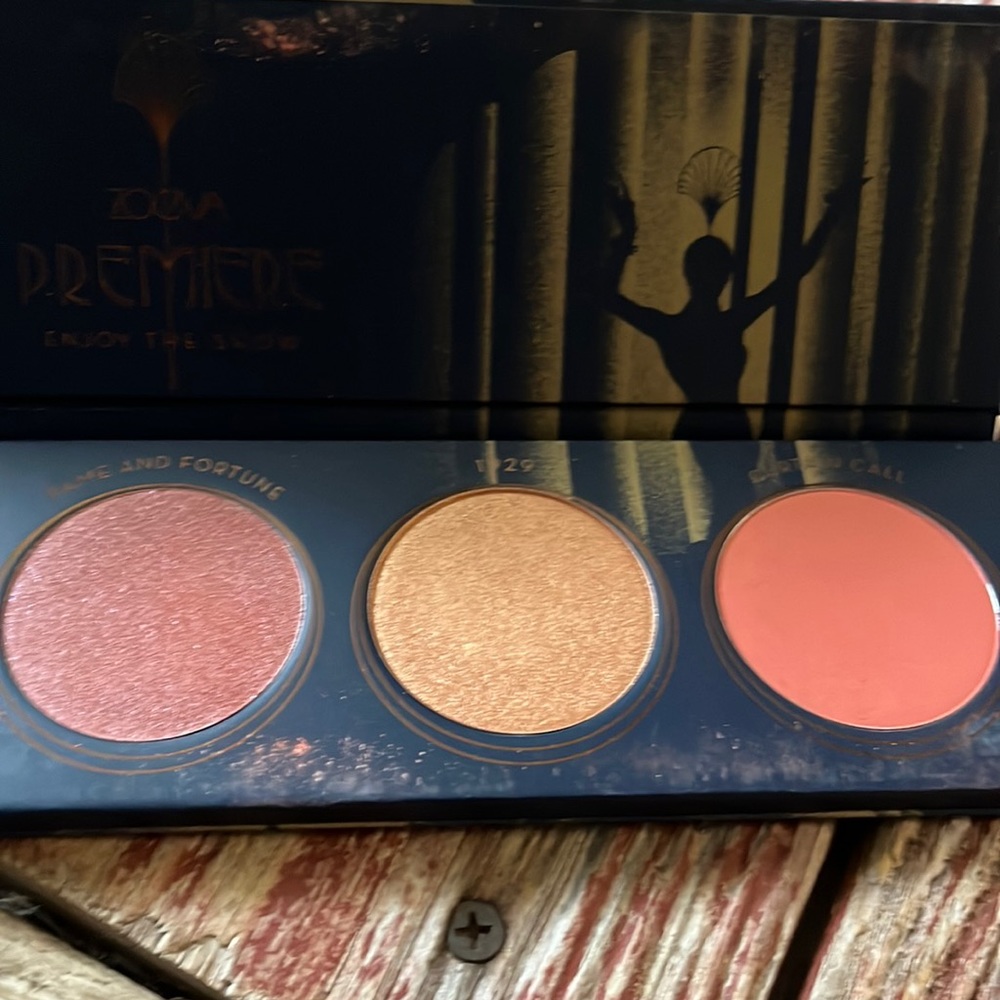 Zoeva premier blush and highlight palette